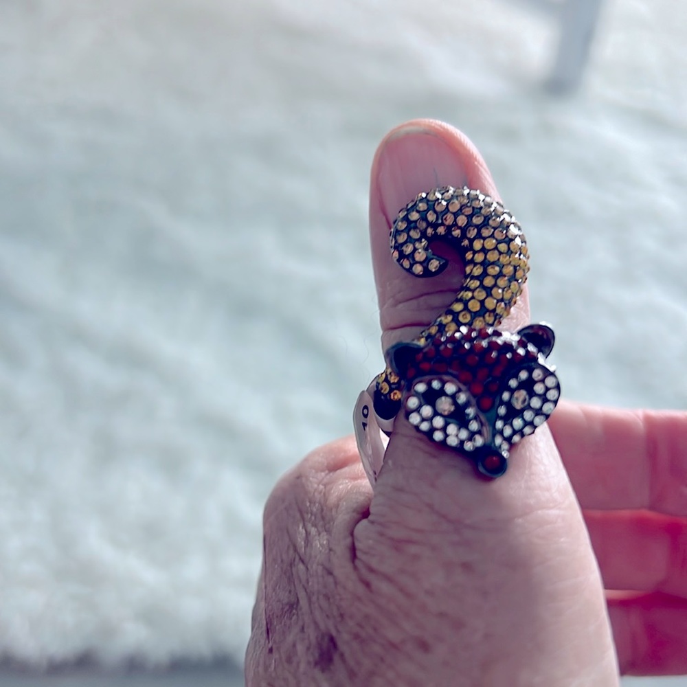 This is a really pretty quirky fox ring with Zaworski crystals.